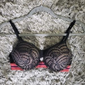 Victoria's Secret Bombshell Bra • 34B Lace Detail